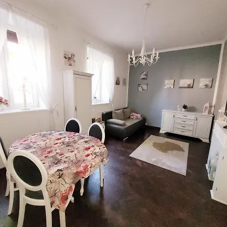 Old Town Apartment *